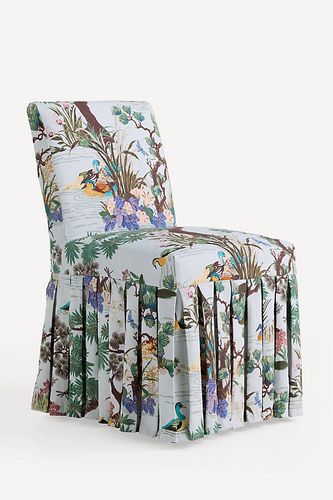 Housse à volants imprimée pour chaise banquette Layla en White chez - Anthropologie - Modalova