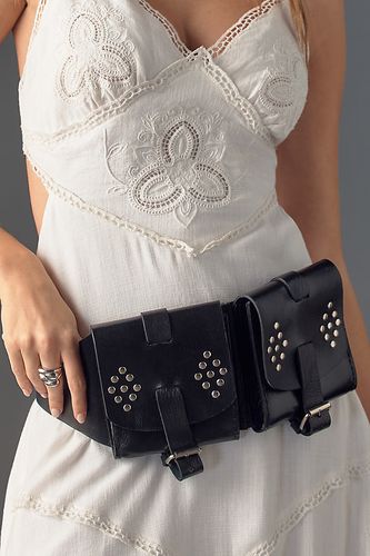 Ceinture en cuir à double poche cloutée Rogue en taille: S/M chez Anthropologie - Z & L - Modalova