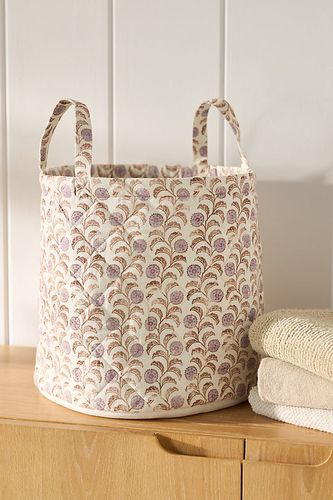 Panier en tissu matelassé Leora en White chez - Anthropologie - Modalova