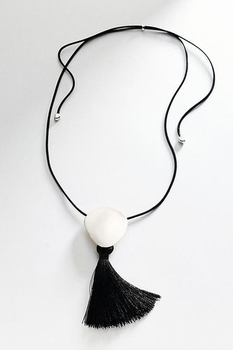 Collier à pendentif pompon en métal par en - By Anthropologie - Modalova
