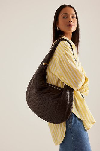 The Brigitte Woven Faux-Leather Satchel Bag by : Oversized Edition en chez Anthropologie - Melie Bianco - Modalova