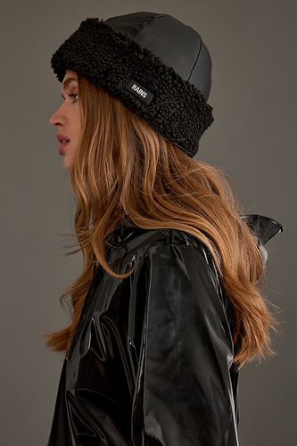 Chapeau en polaire isolé en Black chez Anthropologie - Rains - Modalova