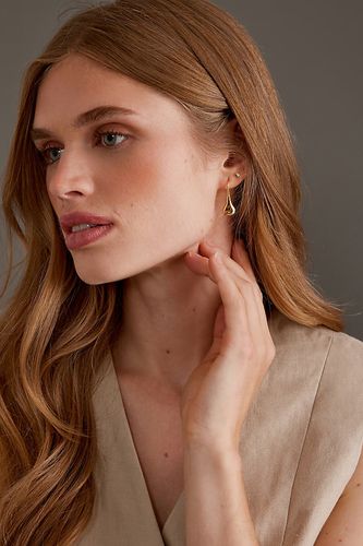 Petites Boucles d'Oreilles Plaquées Or en Forme de Larme en Gold chez - Anthropologie - Modalova