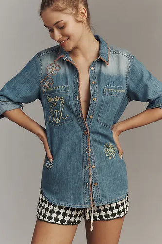 Chemise en jean brodée à manches longues et à boutons Icon en taille: XS chez Anthropologie - Pilcro - Modalova