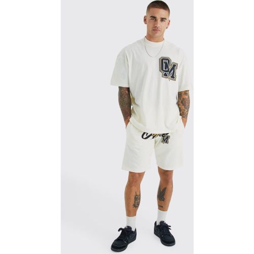 Ensemble universitaire avec t-shirt et short - Boohooman - Modalova