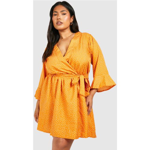 Grande Taille - Robe Portefeuille À Pois Et Volants - boohoo - Modalova