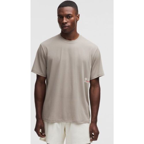 “ T-Shirt Mile Maker Graphics â€“ Gris â€“ Taille XL - lululemon - Modalova