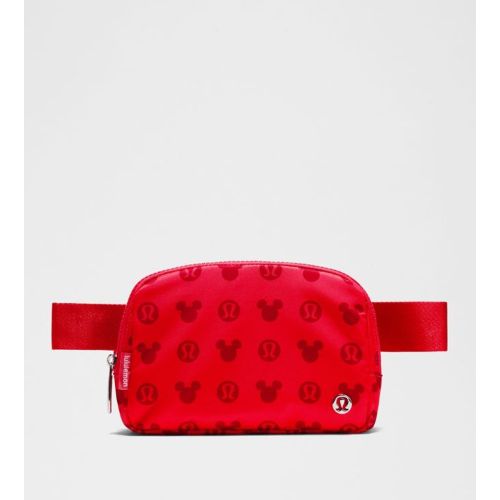 – Disney x Sac de ceinture Everywhere 1L Imprimé Mickey et logo – Rose - lululemon - Modalova