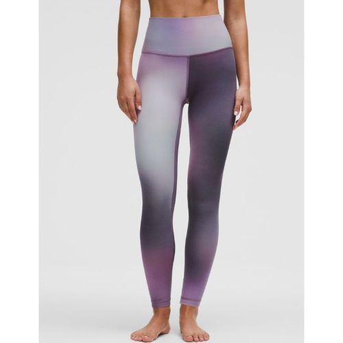 Quand ne rien sentir est essentiel. La collection lululemon Align™, réalisée en tissu Nulu™, offre le summum de la légèreté et de la douceur, - 156477839 - Modalova