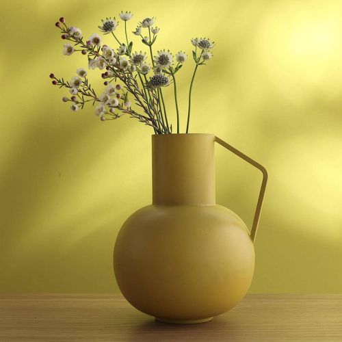 Vase contemporain en métal Jaune - Becquet - Modalova