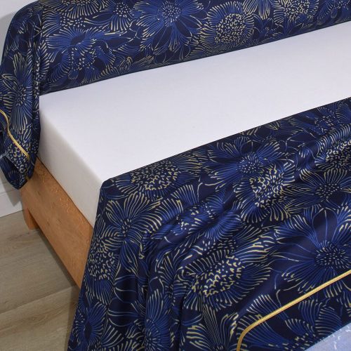 Parure drap plat 240 x 300 cm + 2 taies 65 x 65 satin ELIXIR Indigo - Blanc des Vosges - Modalova
