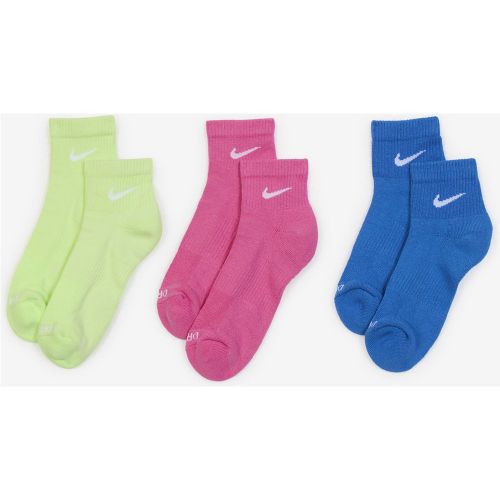 Mettez de la couleur dans votre quotidien avec les Chaussettes X3 Everyday Mid de Nike. Ce trio aux teintes vibrantes offre un confort incomparable et - 16039420103 - Modalova