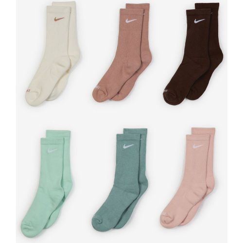 Apportez une touche de couleur à votre style avec les chaussettes Nike X6 Crew Cushion. Confortables et polyvalentes, elles se déclinent en un assor - 16039480102 - Modalova