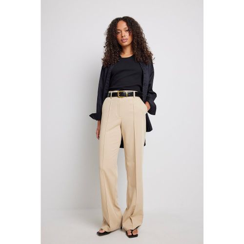 Pantalon de costume fendu à l'arrière - Beige - NA-KD Classic - Modalova