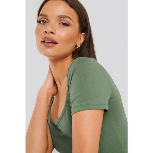 Deep Round Neck Fitted Top - Green - NA-KD Basic - Modalova