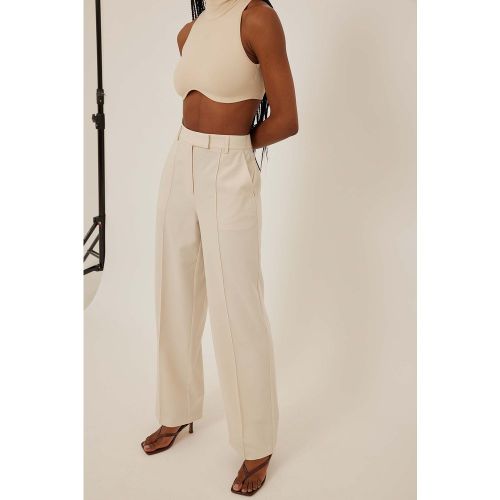 Pantalon de costume fluide - Beige - Angelica Blick x NA-KD - Modalova