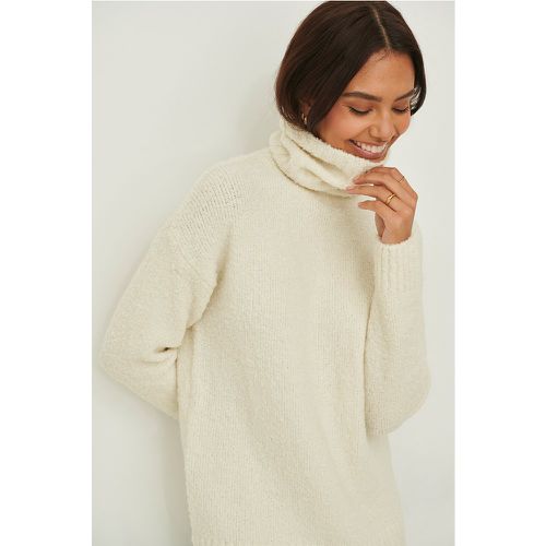 Pull en tricot duveteux à col montant - Offwhite - Curated Styles - Modalova
