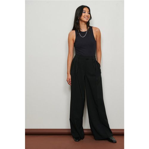 Pantalon de costume large recyclé à plis taille basse - Black - NA-KD Trend - Modalova