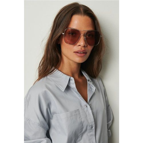 Lunettes de soleil carrées en métal - Brown - NA-KD Accessories - Modalova