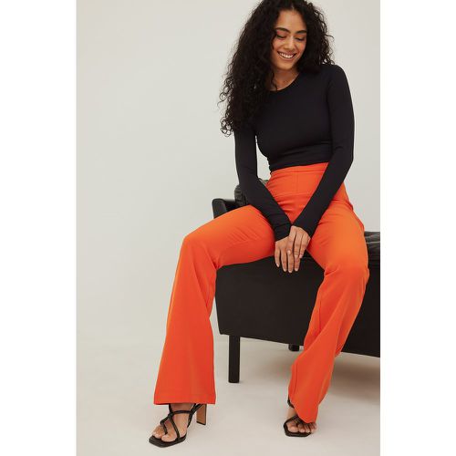 Pantalon de costume recyclé en V - Orange - NA-KD Trend - Modalova