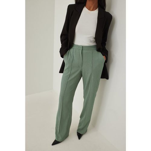 Pantalon de costume à plis - Green - NA-KD Trend - Modalova