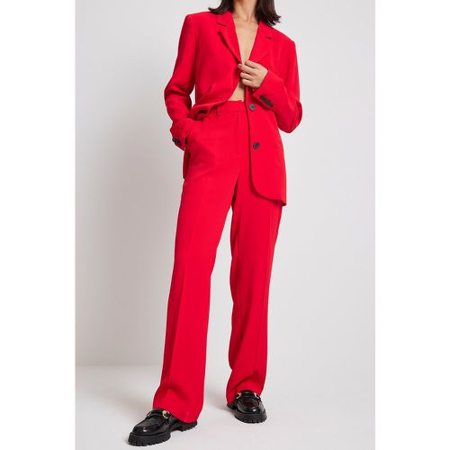 Pantalon de costume droit ajusté coupe standard - Red - NA-KD Classic - Modalova