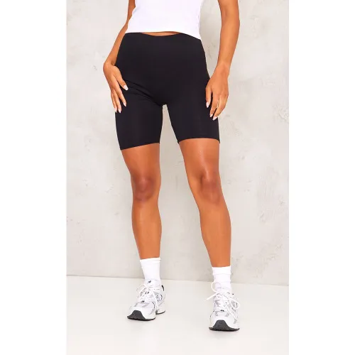 Essentiel Short cycliste basique - PrettyLittleThing - Modalova