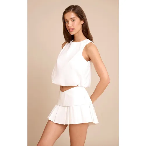 Jupe-short de tailleur blanche plissée - PrettyLittleThing - Modalova