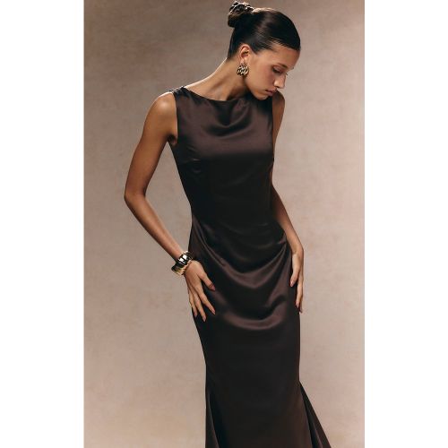 Robe mi-longue sirène satinée foncé à col bateau - PrettyLittleThing - Modalova