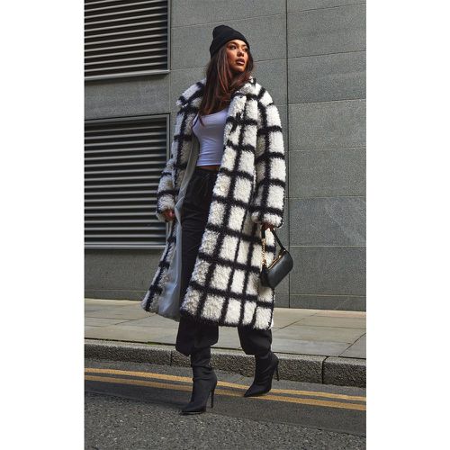 Manteau en imitation mouton à carreaux noir & - PrettyLittleThing - Modalova