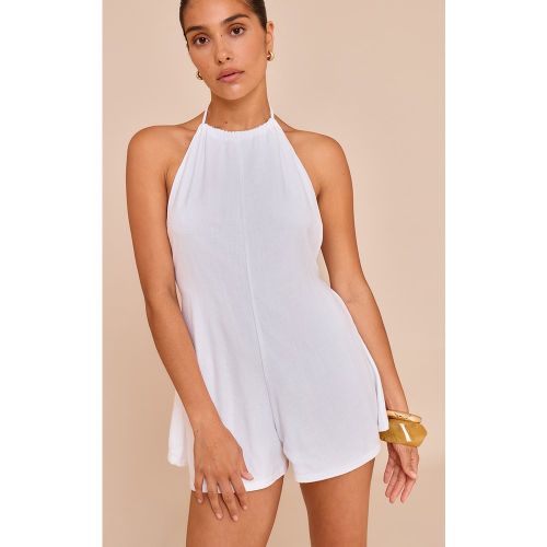 Petite Combishort fluide en effet lin à dos nu - PrettyLittleThing - Modalova