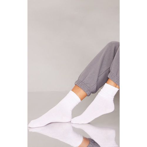 Chaussettes de sport blanches basiques - PrettyLittleThing - Modalova