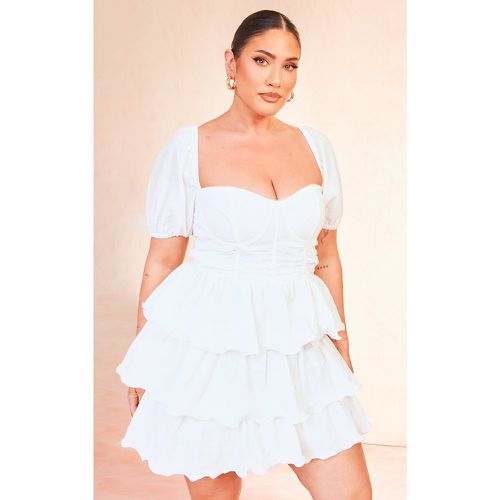 Plus Robe patineuse blanche jupe à étages et bonnets crêpés - PrettyLittleThing - Modalova