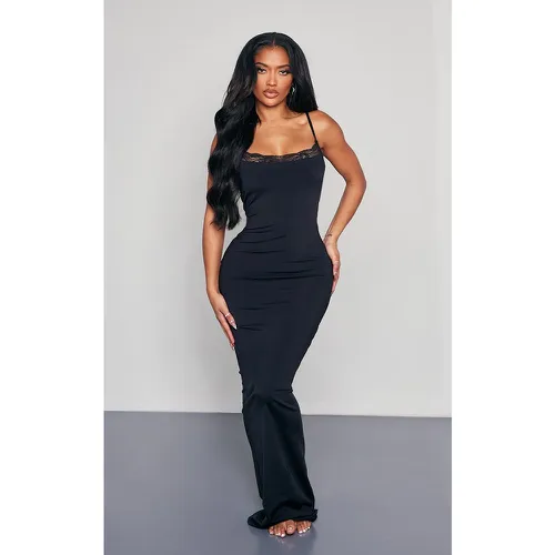 Shape Robe longue en Sculpt mat détail dentelle - PrettyLittleThing - Modalova