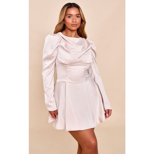 Sculpt Matière Satinée Col Bateau Taille Cintrée Patineuse Mini Robe - PrettyLittleThing - Modalova