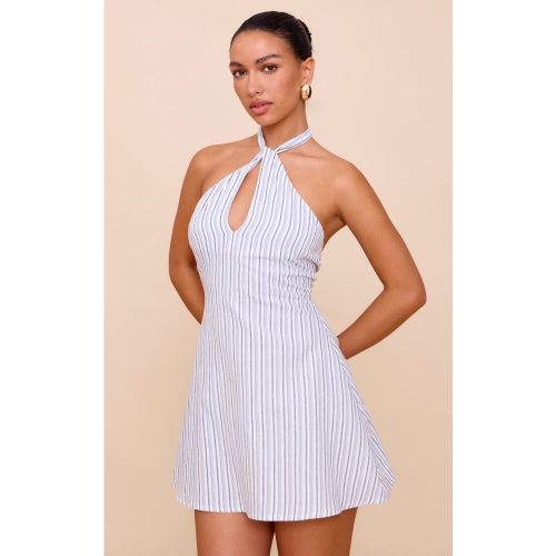 Robe droite blanche à rayures et dos nu | Taille 38 - PrettyLittleThing - Modalova