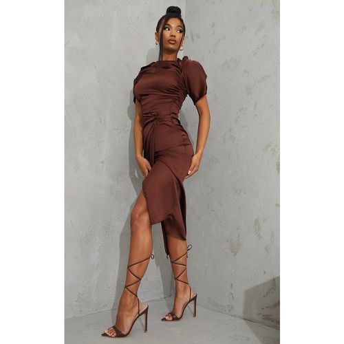 Robe longue satinée à fronces et manches courtes - PrettyLittleThing - Modalova