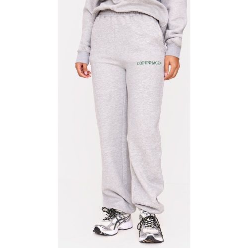 Jogging large brodé "Copenhagen" à ourlets ressérrés - PrettyLittleThing - Modalova