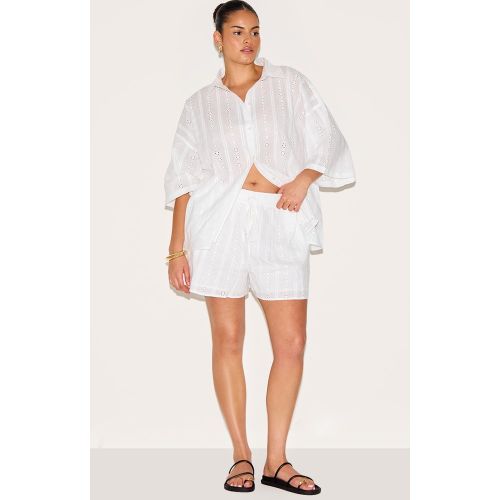 Plus Short fluide brodé | Taille 52 - PrettyLittleThing - Modalova