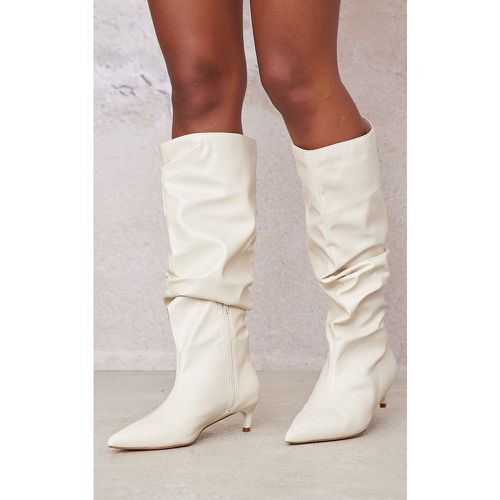 Bottes hautes pointure large en PU froncé à talon court - PrettyLittleThing - Modalova