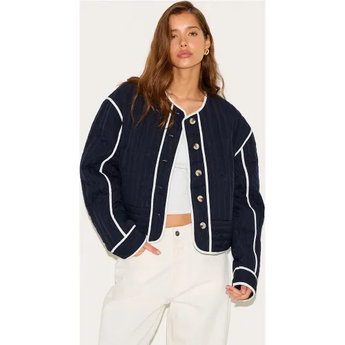 Veste matelassée à col rond et boutons - PrettyLittleThing - Modalova