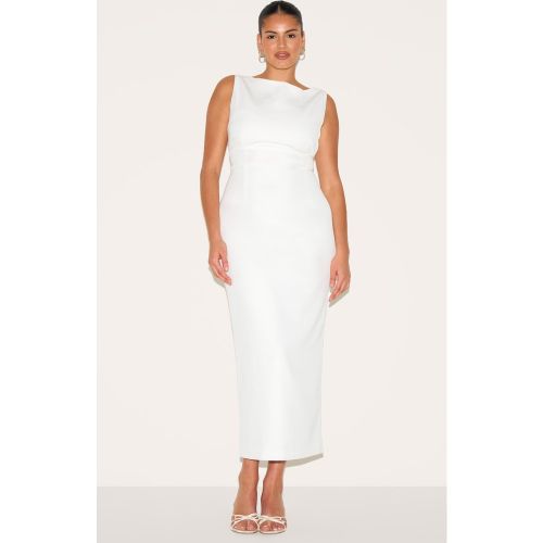 Plus Robe longue deluxe blanche à dos rond - PrettyLittleThing - Modalova
