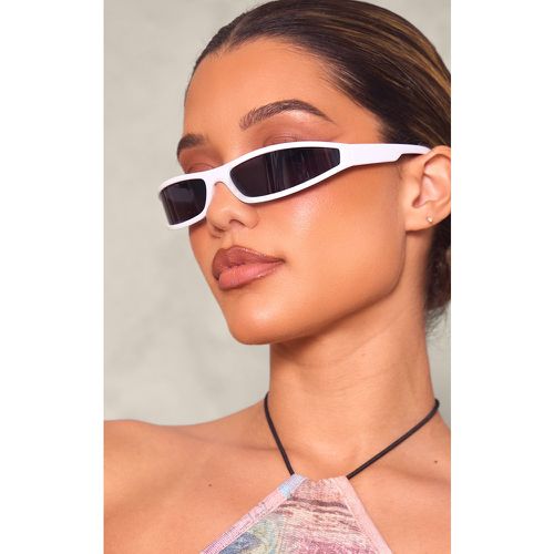 Lunettes de soleil fines blanches style visière sportif - PrettyLittleThing - Modalova