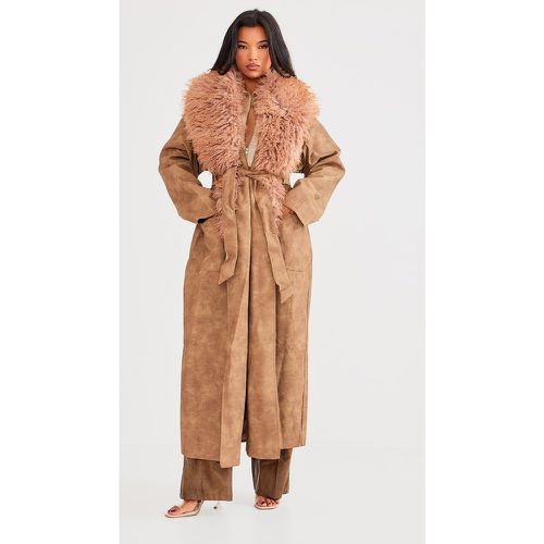 Manteau en fausse fourrure épaisse à effet usé et ceinture - PrettyLittleThing - Modalova
