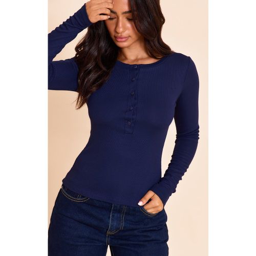 Petite Top ajusté doux côtelé à boutons et manches longues | Taille 30 - PrettyLittleThing - Modalova