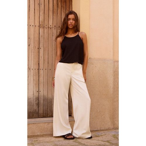 Pantalon de tailleur large satiné écru - PrettyLittleThing - Modalova