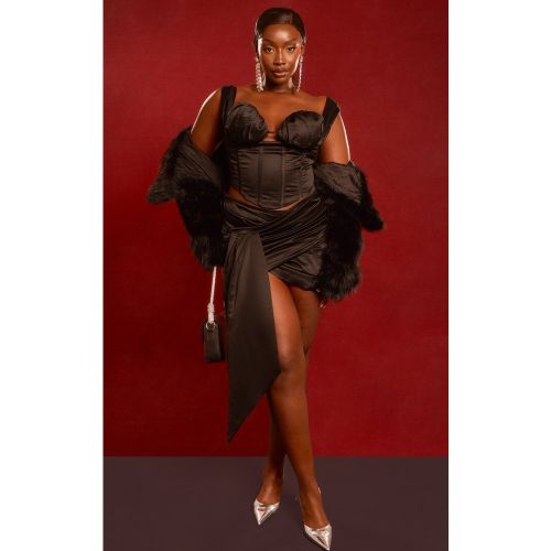 Plus Jupe moulante structurée satinée drapée à fronces - PrettyLittleThing - Modalova