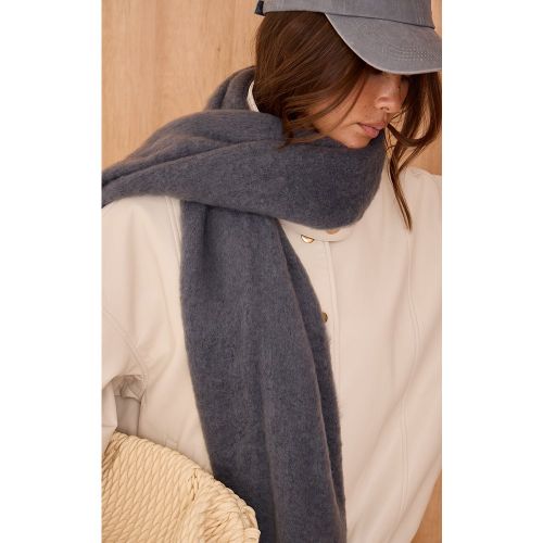 Écharpe en maille tricot brossée grise à franges - PrettyLittleThing - Modalova