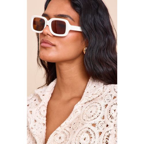 Lunettes de soleil épaisses carrées - PrettyLittleThing - Modalova