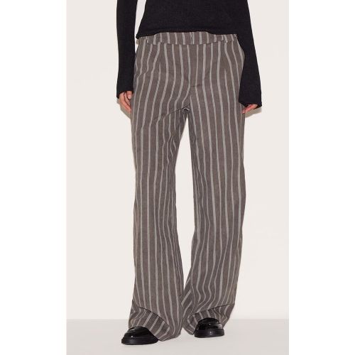 Pantalon de tailleur en peau de pêche à fines rayures - PrettyLittleThing - Modalova